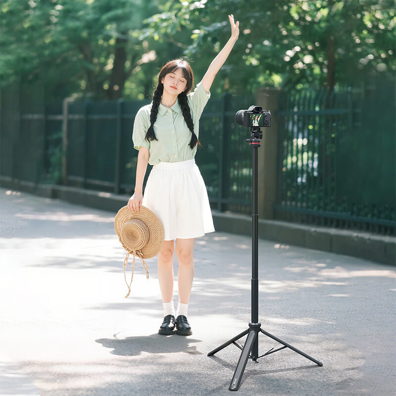 Ulanzi MT-80 Auto-Open Tripod ขาตั้งกล้อง กางอัตโนมัติ ขาตั้งมือถือ ไม้เซลฟี่ ขาตั้ง 2 เมตร_27 Ulanzi mt 80 auto open tripod ขาตั้งกล้อง กางอัตโนมัติ ขาตั้งมือถือ ไม้เซลฟี่ ขาตั้ง 2 เมตร 27