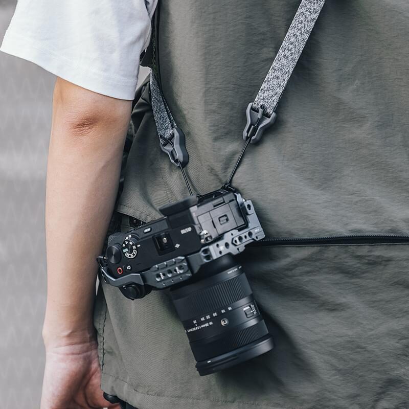 FALCAM F22&F38 Quick Release Camera Cage for Sony A6700 เคสกล้อง Sony A6700 ระบบ Quick Release (6) Falcam f22&f38 quick release camera cage for sony a6700 เคสกล้อง sony a6700 ระบบ quick release (6)