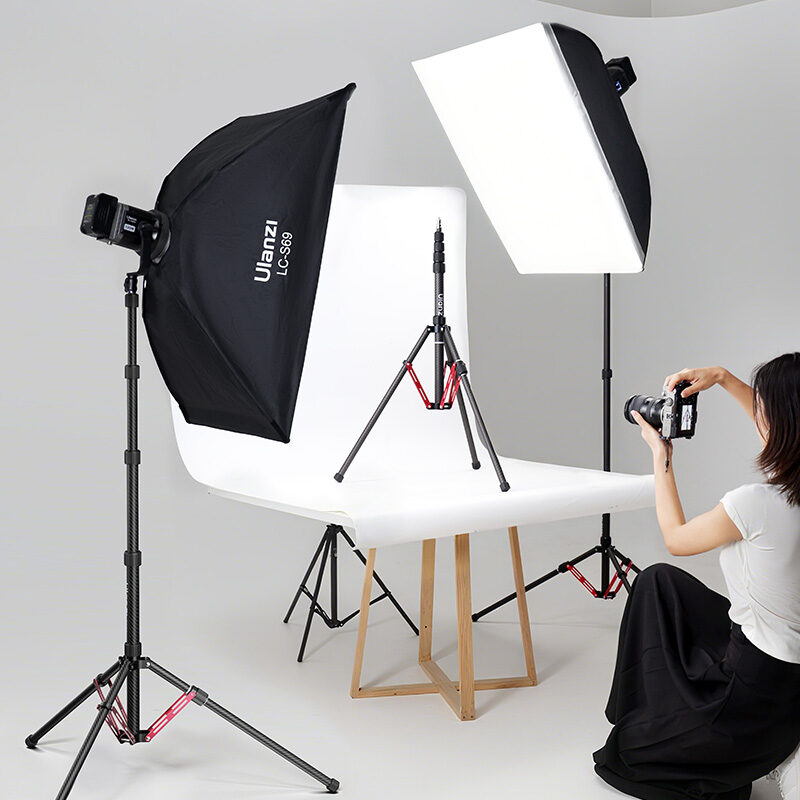 Ulanzi T230 Reversible Leg Light Stand ขาตั้งไฟ คาร์บอนไฟเบอร์ น้ำหนักเบา สูง 2.3 เมตร ขาตั้งกล้อง ไม้เซลฟี่ แขนบูม_16 Ulanzi t230 reversible leg light stand ขาตั้งไฟ คาร์บอนไฟเบอร์ น้ำหนักเบา สูง 2.3 เมตร ขาตั้งกล้อง ไม้เซลฟี่ แขนบูม 16