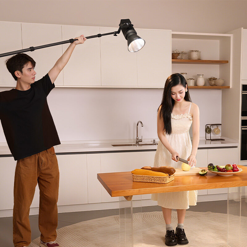 Ulanzi T230 Reversible Leg Light Stand ขาตั้งไฟ คาร์บอนไฟเบอร์ น้ำหนักเบา สูง 2.3 เมตร ขาตั้งกล้อง ไม้เซลฟี่ แขนบูม_9 Ulanzi t230 reversible leg light stand ขาตั้งไฟ คาร์บอนไฟเบอร์ น้ำหนักเบา สูง 2.3 เมตร ขาตั้งกล้อง ไม้เซลฟี่ แขนบูม 9