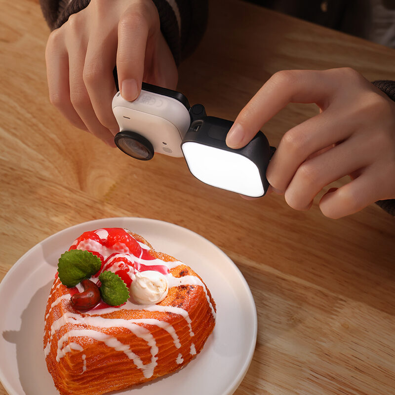 Ulanzi in07 magnetic fill light for insta360 go ultra mini ไฟเติมแสงแม่เหล็กขน (6)